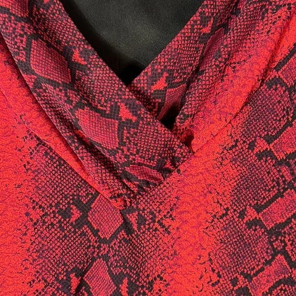 Cache Red Python Print Top - Picture 4 of 8